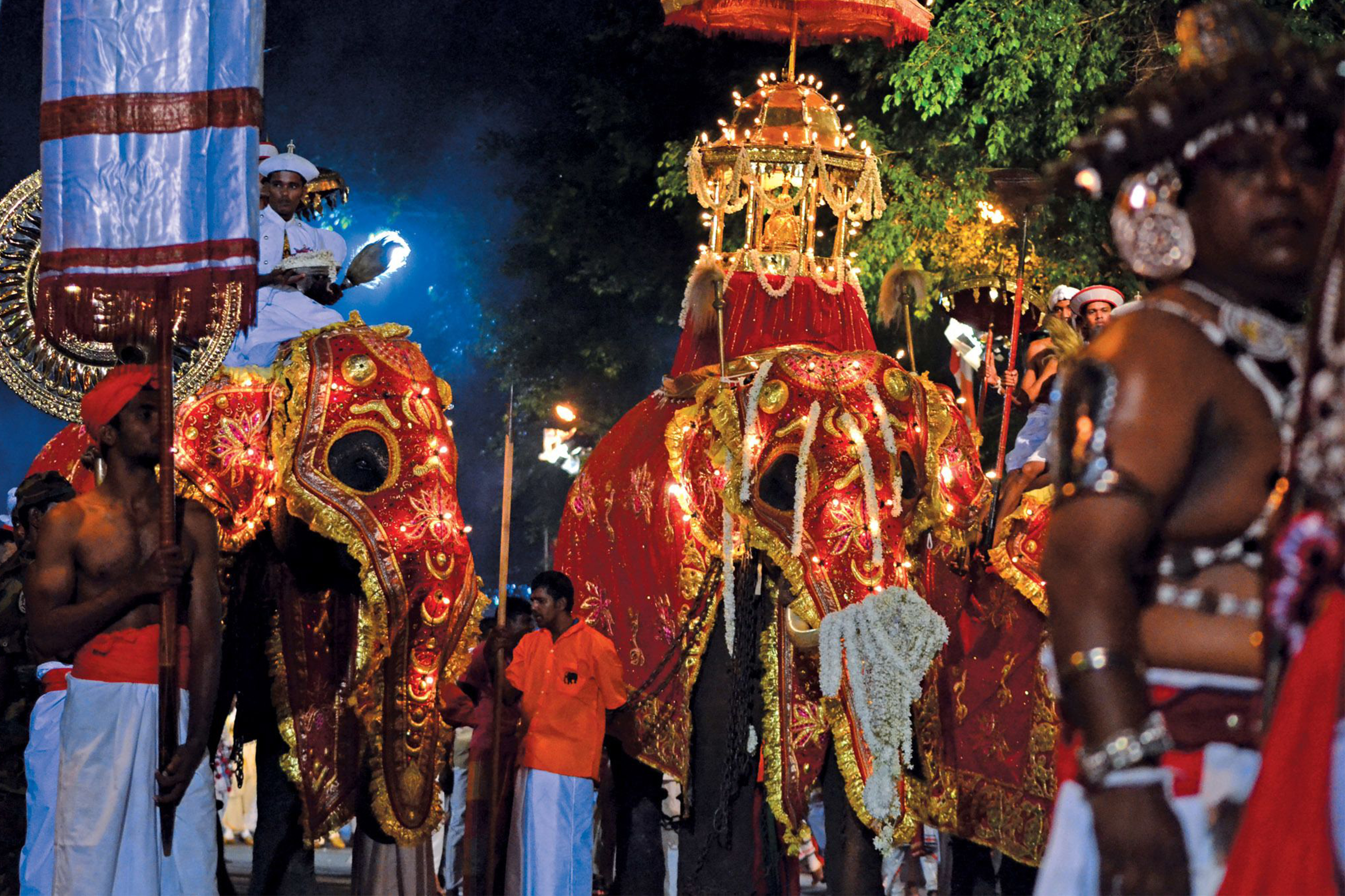 Duruthu Perahera